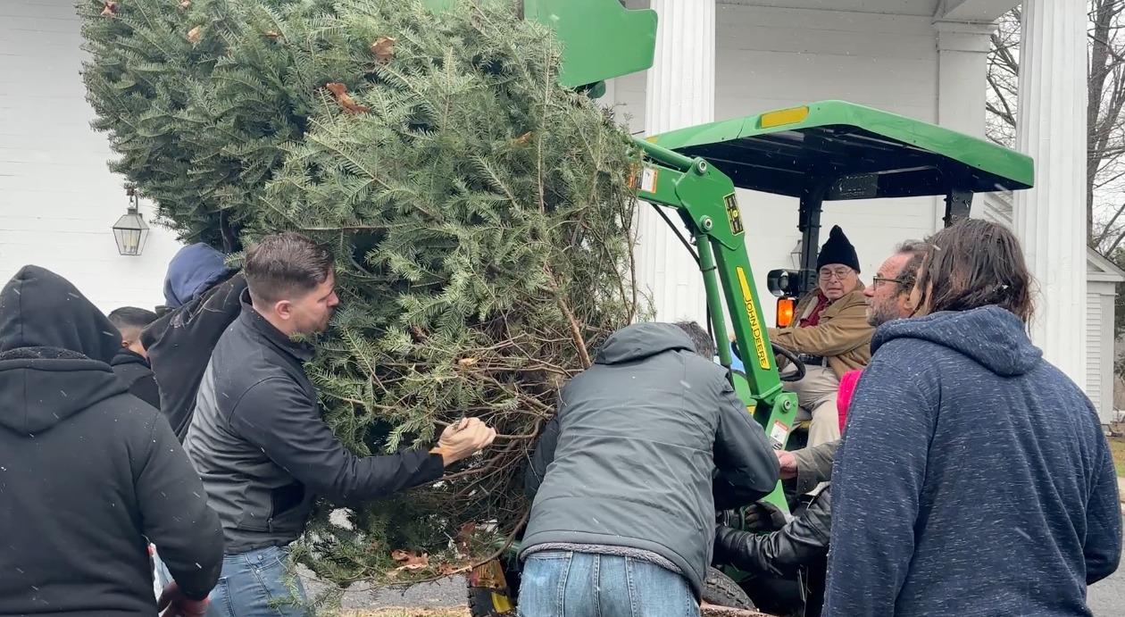 Ryan Senning and neighbors helping install Sugar Loaf's community Christmas tree